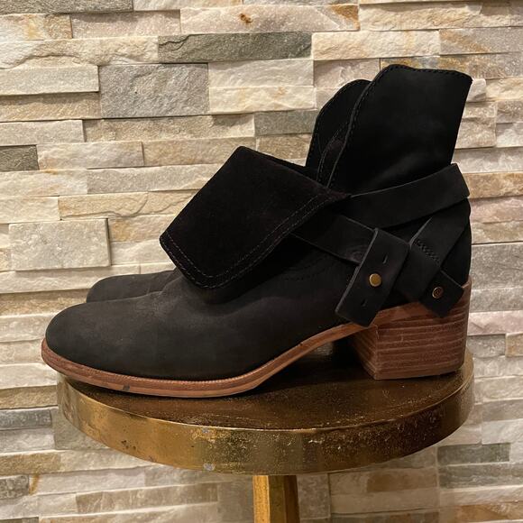 UGG 10 Elora Black Nubuck Leather Boots | Western Revival, Punk Rock, Foldover - Picture 12 of 12